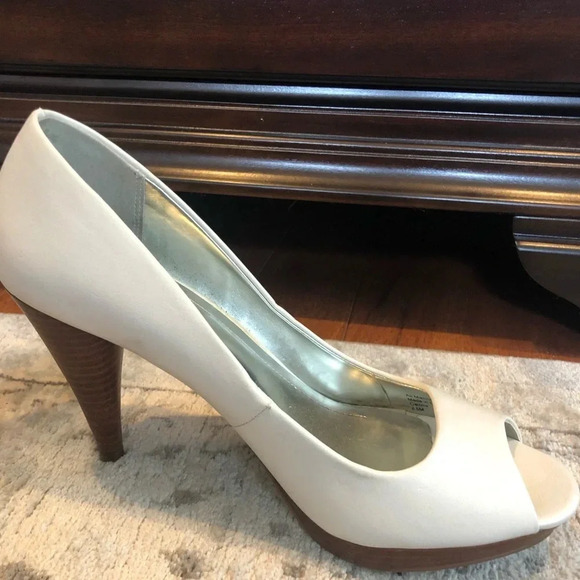 Style & Co White Heels - Picture 2 of 7